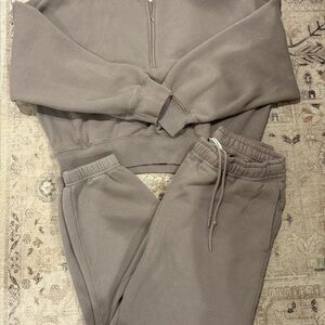 Abercrombie and Fitch Essential Sunday Women's Sweatpants and sweatshirt